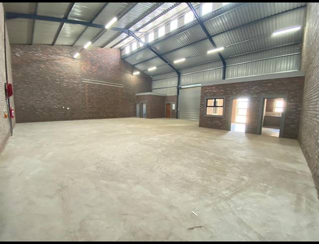 240M² WAREHOUSE TO LET IN MOSSDUSTRIA